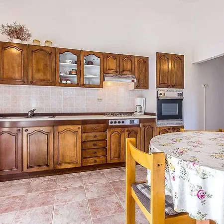 Karin Apartman Pomer